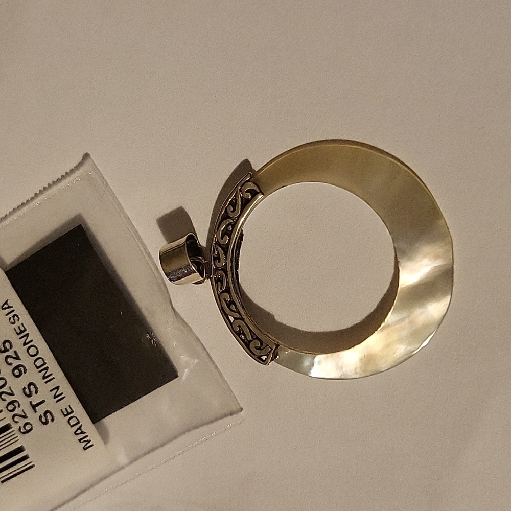 Mother of pearl pendant in sterling silver